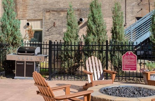 Central Business District Apartment | East 419I Modern Suite I Pool I Gym