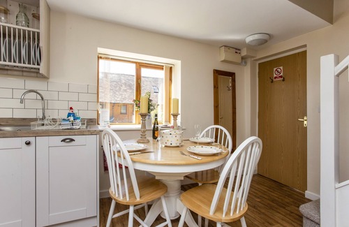 Wickhamford Cottage | East Barn Cottage - sleeps 3 guests in 2 bedrooms