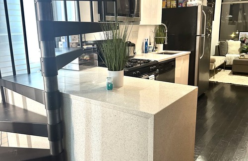 Jeffries Point Condo | East Boston's Gem: Bright, Spacious 3BR Loft - Huge Windows & Pet-Friendly!