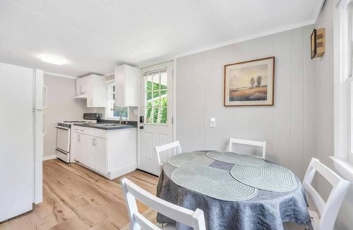 Flanders Cottage | East End Escape