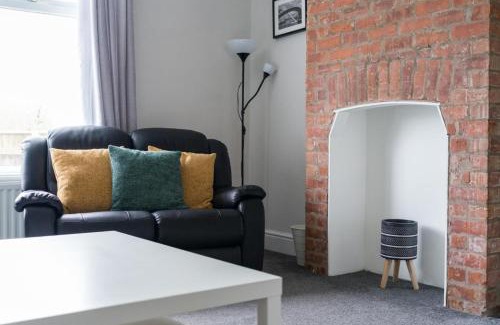 Choppington House | East House-Sleeps 5-Pet friendly-Garden - Parking