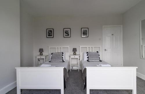 Choppington House | East House-Sleeps 5-Pet friendly-Garden - Parking