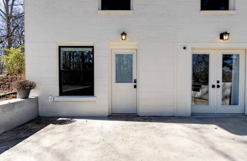 Nashville House | East Nashville's Magnolia: Peaceful oasis close to all the action of the city.