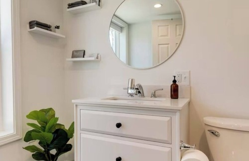 Nashville House | East Nashville's Magnolia: Peaceful oasis close to all the action of the city.