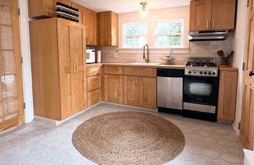 East Quogue House | East Quogue · Hamptons Getaway Home, Sleeps 5