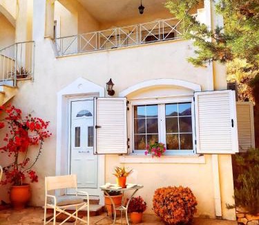 Livadi Apartment | East Red Rock and View Leonidio maisonette studio