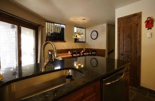 Vail House | East Vail Mountain Home - Hot Tub and VRBO Rated 5 Star ToV STR Lic. # 026398