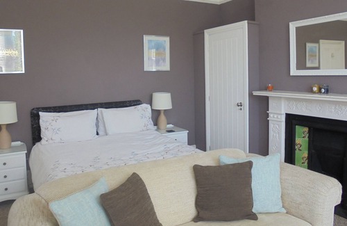 Eastbourne Seafront Apartment | Eastbourne Views, spacious villa apartment close to beach & town