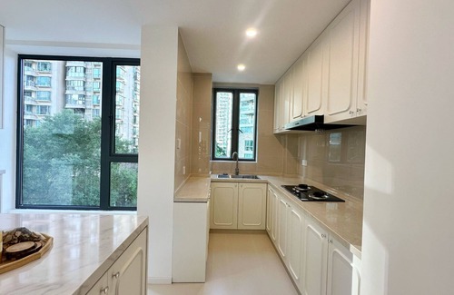Dapuqiao Apartment | Eastern Hub - Chic 3-bedroom Apartment with free WiFi, AC in Xintiandi Area
