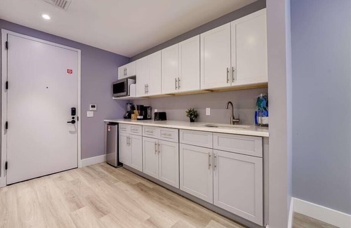 Port Morris Hotel | Easy access to I-87 Studio 2K BR | Linens/Towels