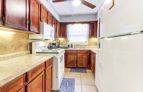Decatur Apartment | Easy ATL Access: Suburban Home Base w/Patio