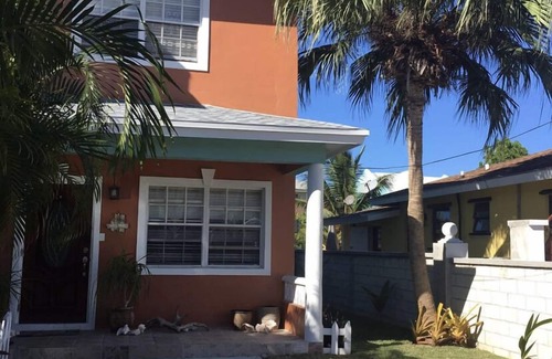Nassau House | Easy Breezy - cable beach