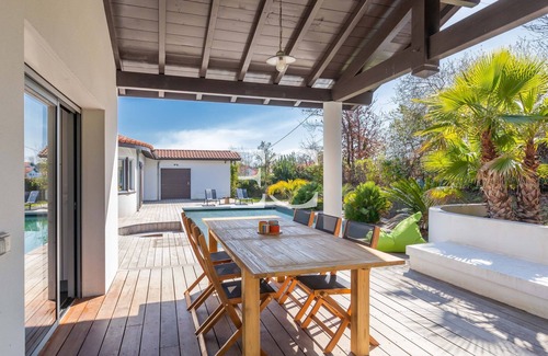 Arcangues Villa | Easy Clés- Lovely Villa 10p + Heated Pool