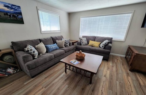 Cody House | Easy Living ~ Easy Playing, just a 5 minute walk from down town Cody.