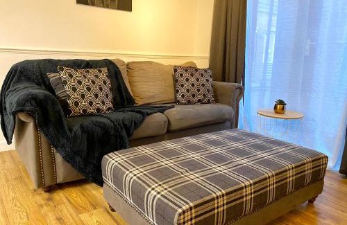 Spalding Apartment | EasyRest Spalding - 4 Beds & Free Parking - Central & Modern Open Plan Apartment - Convenient Location