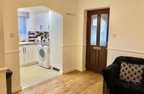 Spalding Apartment | EasyRest Spalding - 4 Beds & Free Parking - Central & Modern Open Plan Apartment - Convenient Location