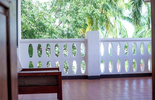 Mbezi Beach House | EAZY BREEZY BACKPACKERS 3 Bedrooms House