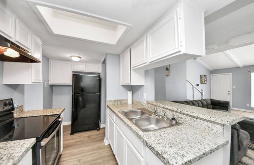 North Shore House | Echelon 3-bedroom Cozy Centerstay with AC, WiFi in Houston - Grand Comfort Spot