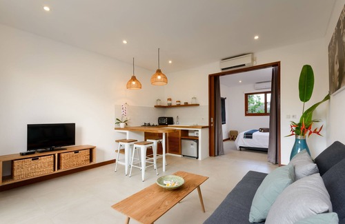 Batu Bolong Hotel | Echo Beach Villa & Apartment