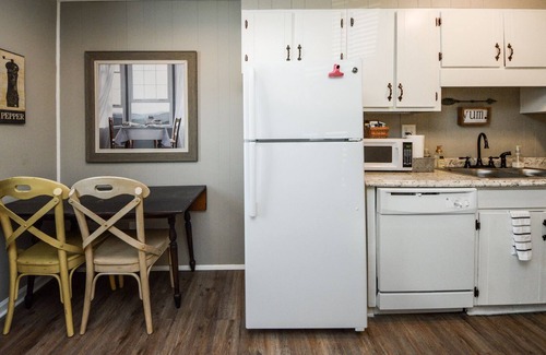 Cleveland Apartment | Eclectic Abode I-75 Hop & Skip City BEST LOCATION
