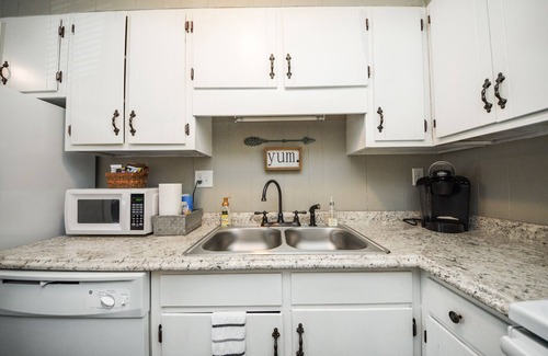 Cleveland Apartment | Eclectic Abode I-75 Hop & Skip City BEST LOCATION