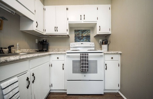 Cleveland Apartment | Eclectic Abode I-75 Hop & Skip City BEST LOCATION