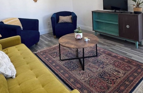 London House | Eclectic Old East 3BD in Entertainment District