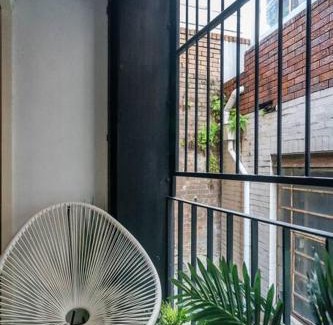 Edgecliff Apartment | Eclectic Rushcutters Gem - Foosteps to the Harbour