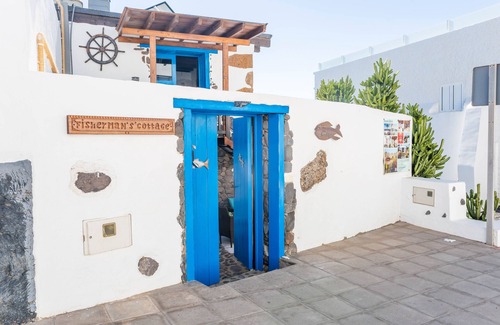 Arrieta Cottage | Eco Fishermans Cottage directly by the sea, quiet harbor/sandy beach,