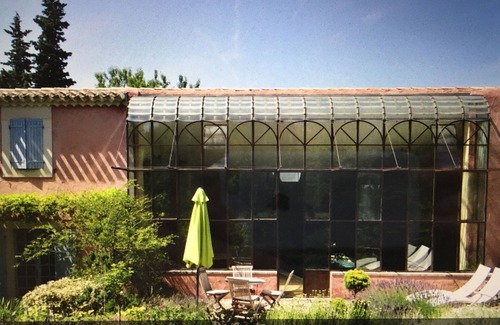 Lagnes House | Ecolodge "Au Fil de l'Eau". Swimming pool in inner garden. Near Isle/Sorgue.