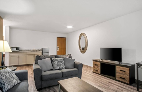 Auburn Hotel | Econo Lodge Inn & Suites Auburn