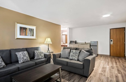 Auburn Hotel | Econo Lodge Inn & Suites Auburn