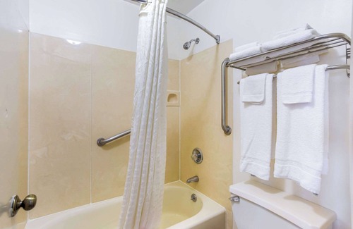 Lebanon Hotel | Econo Lodge