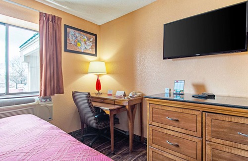 Utica Hotel | Econo Lodge