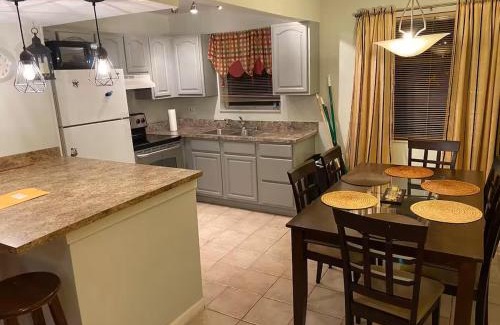 North Central Hollywood House | Econoroom Hollywood