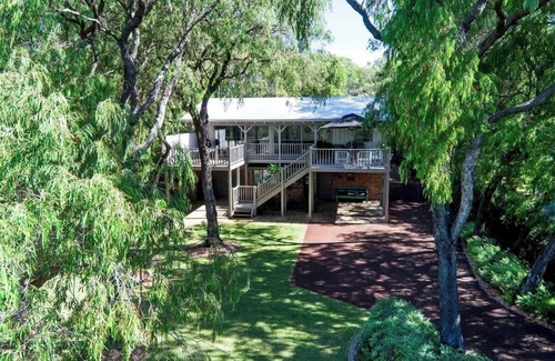 Quindalup House | "Edgewater" on Quindalup Beachfront