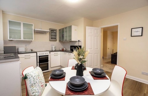 Montpellier House | Edward Street House Central Location Sleeps 5, Cheltenham