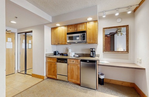 Crested Butte Apartment | Efficient Mountain Escape W/Murphy Bed, Shared Pool, Slope Access & Kitchenette