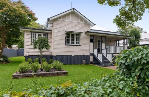 East Toowoomba House | Effortless Elegance & Charm!