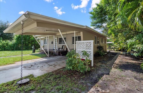 Central Oakland Park Apartment | Egrets Den - Cozy studio with centrally located in charming Oakland Park