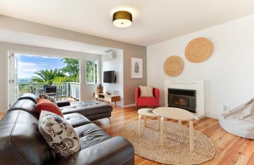 Oneroa House | Eight on Church - near Mudbrick & Cable Bay