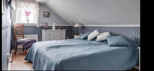 Mora House | Ein großes Haus am Wald mit Bach für 8 Personen