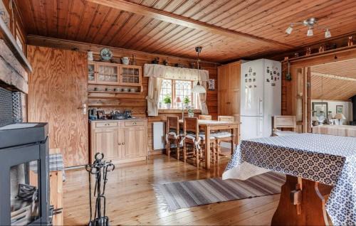 Mora House | Ein großes Haus am Wald mit Bach für 8 Personen