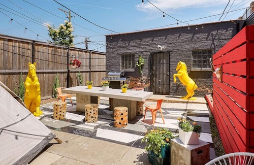Logan Square House | El Motel Tres Penthouse in Logan Square that sleeps 12 + grill & backyard patio