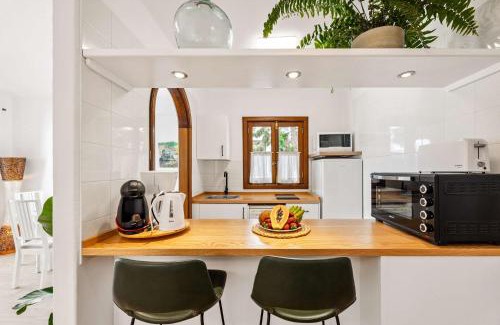 Playa Honda Apartment | El Nido Seafront Hideaway by Bayside