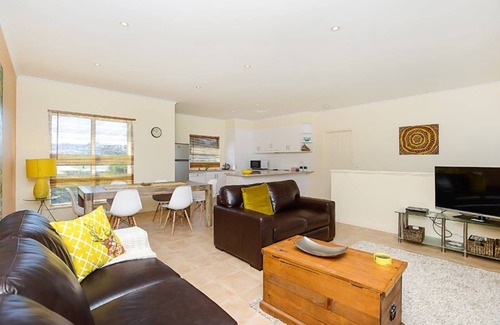 Middleton House | El Nino - 34 Hargreaves Road-Pet Friendly Outside