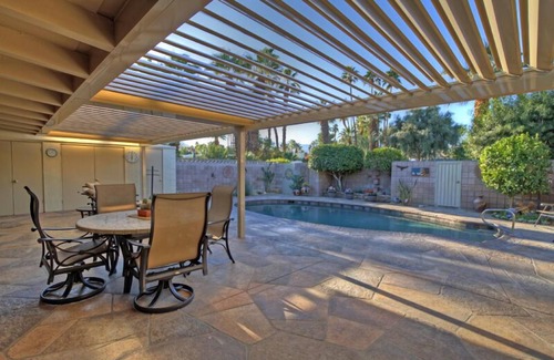 Palm Desert Villa | El Paseo, 'The Rodeo Drive of Beverly Hills' In Palm Desert. Free Wi FI