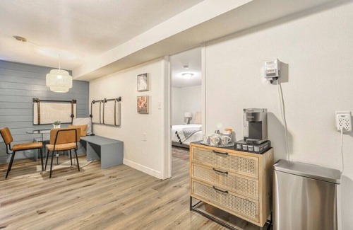 Broadmoor Apartment | El Sereno Bungalow! Pet-Friendly Ivywild Flat