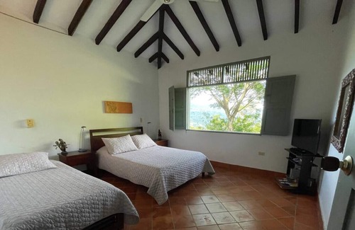 Jerico Villa | el silencio: vibración natural