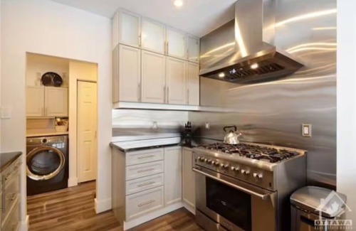 Elmvale - Eastway - Riverview - Riverview Park West House | Elaborate 3 BED | Ottawa General Hospital/CHEO